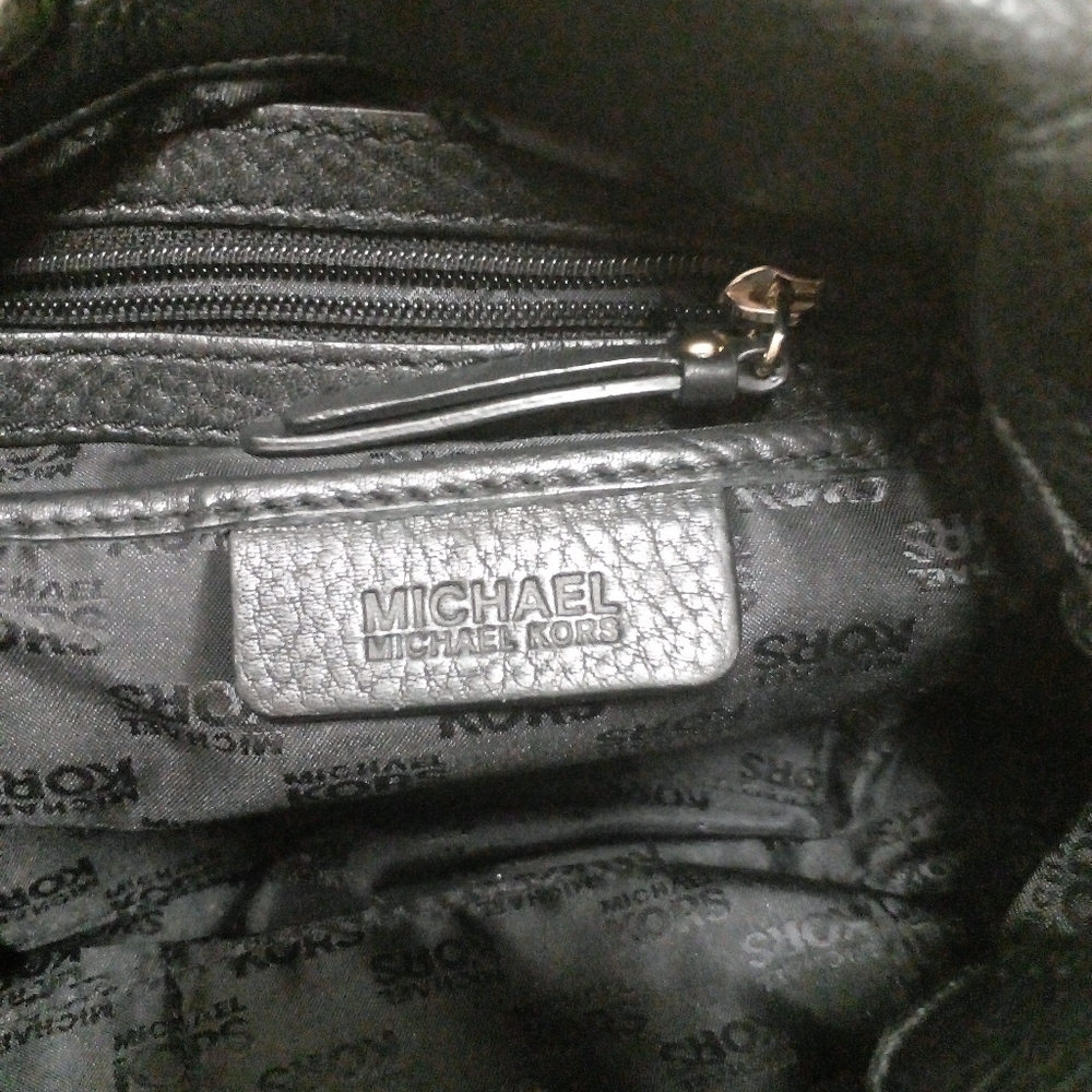 2 Michael Kors purses - Picture 9 of 10